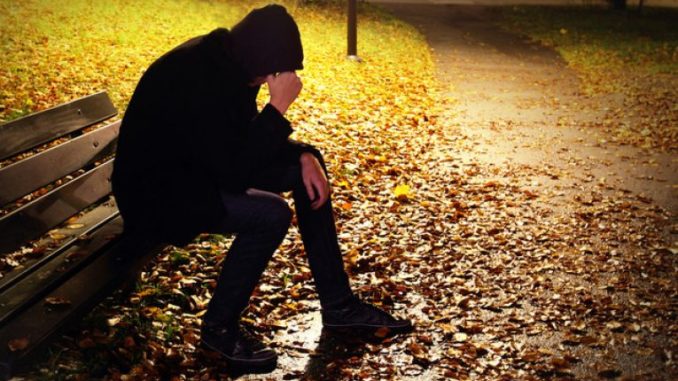 Kak-pomoch-cheloveku-vyjti-iz-depressii-765x573